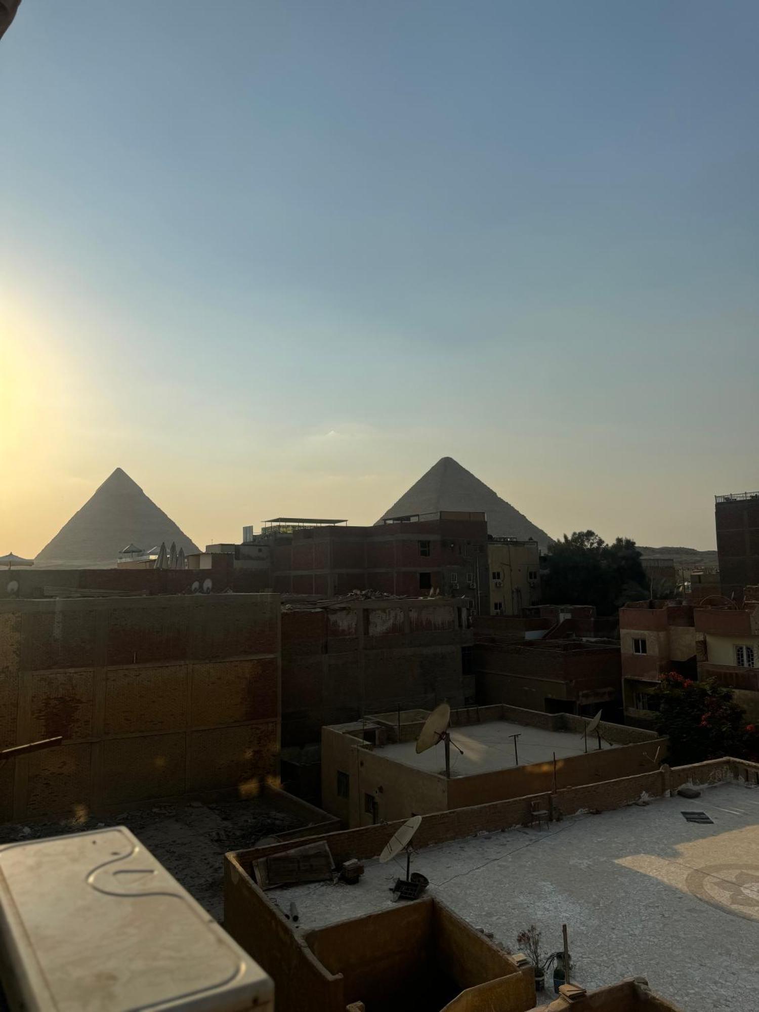 Pyramids And Sphinx Hotel Kafret el-Gabal Eksteriør billede