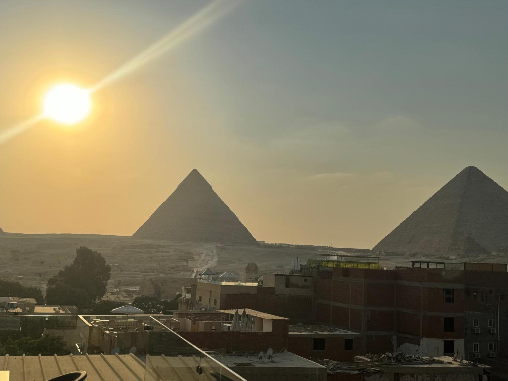 Pyramids And Sphinx Hotel Kafret el-Gabal Eksteriør billede