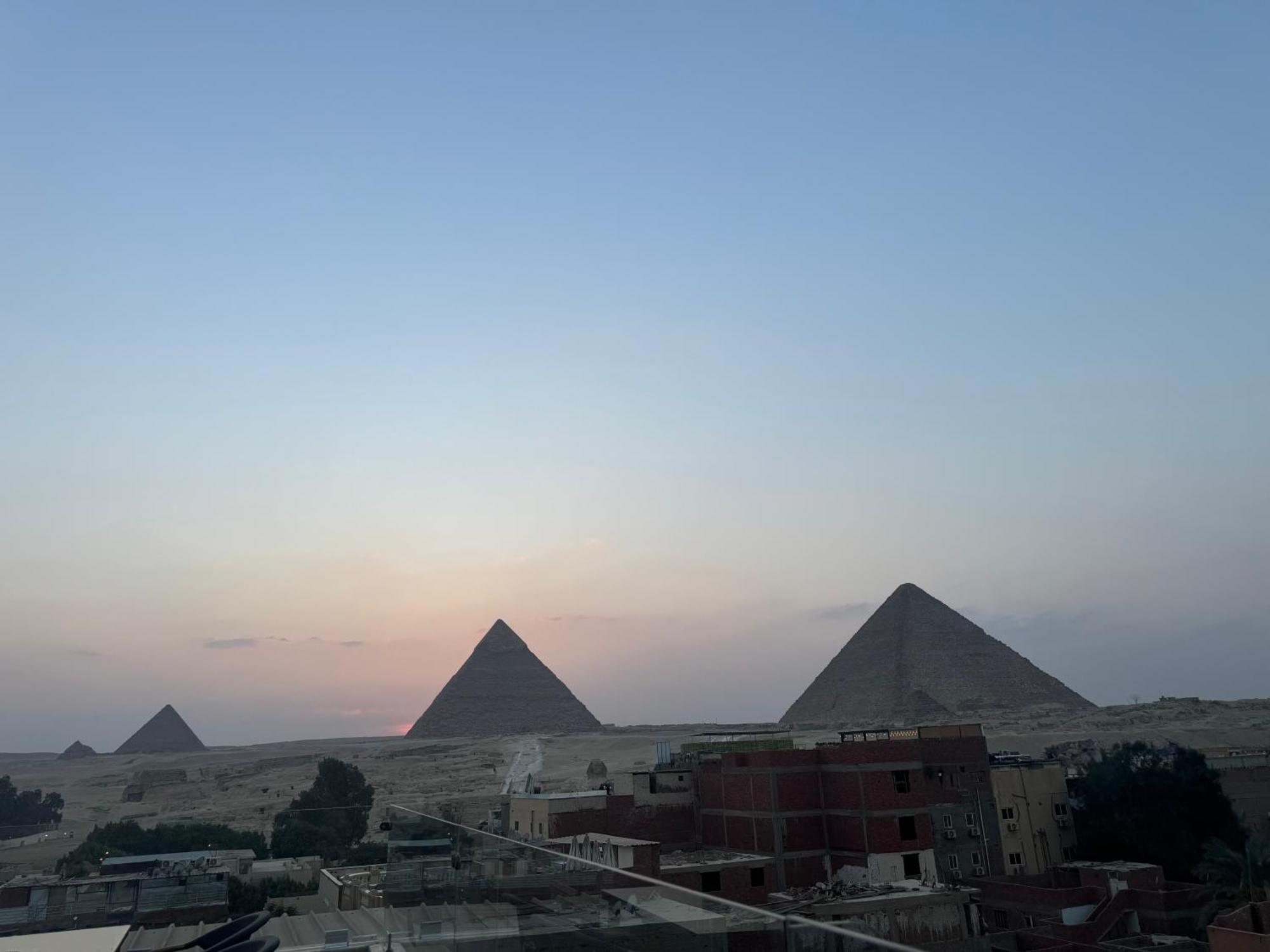 Pyramids And Sphinx Hotel Kafret el-Gabal Eksteriør billede