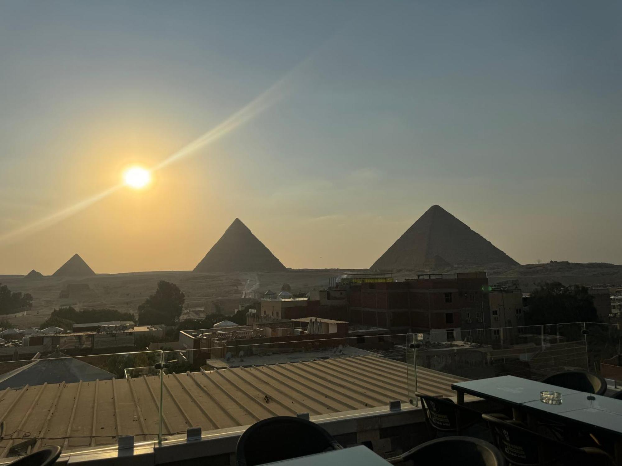 Pyramids And Sphinx Hotel Kafret el-Gabal Eksteriør billede