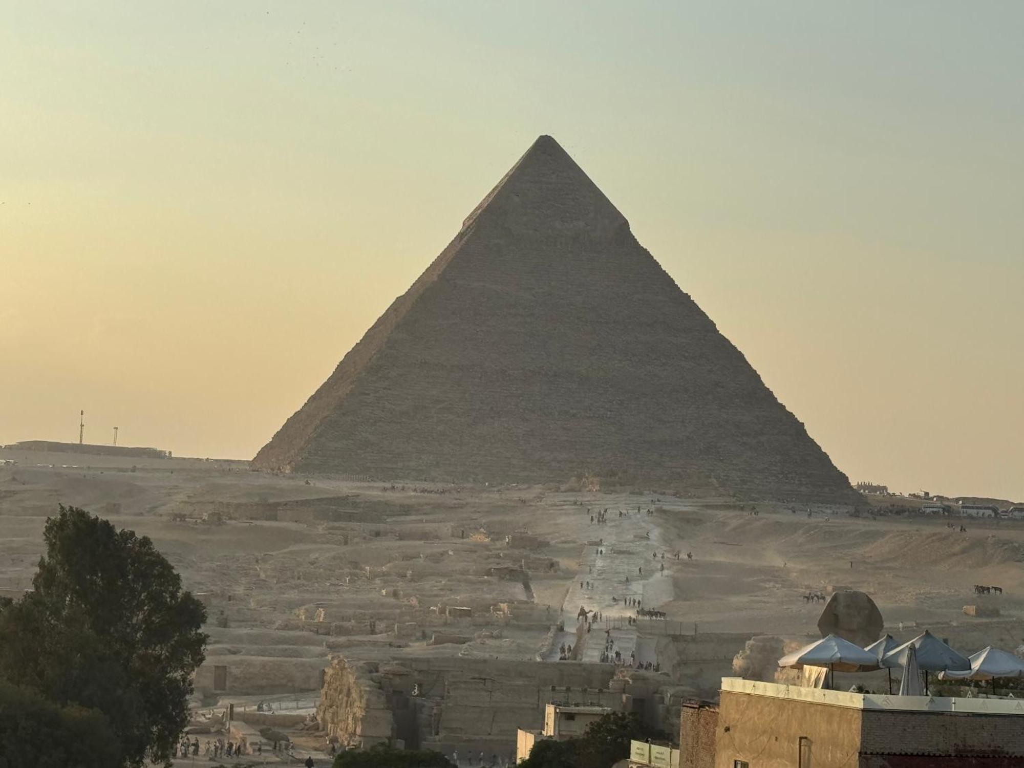 Pyramids And Sphinx Hotel Kafret el-Gabal Eksteriør billede